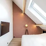 Au Bout Du Bois Жале